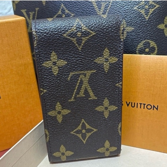 Louis Vuitton Monogram Case - Picture 3 of 10